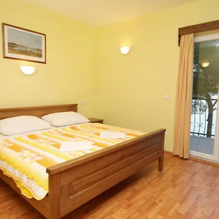 Apartment By The Sea - 3265 Rogoznica (Sibenik-Knin)