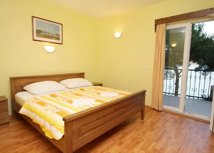 Apartment By The Sea - 3265 Rogoznica (Sibenik-Knin)